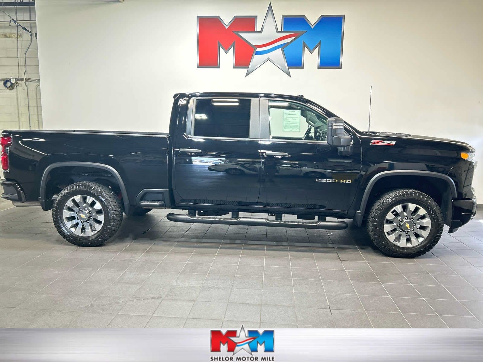 2025 Chevrolet Silverado 2500HD Custom — photo 1 of 10