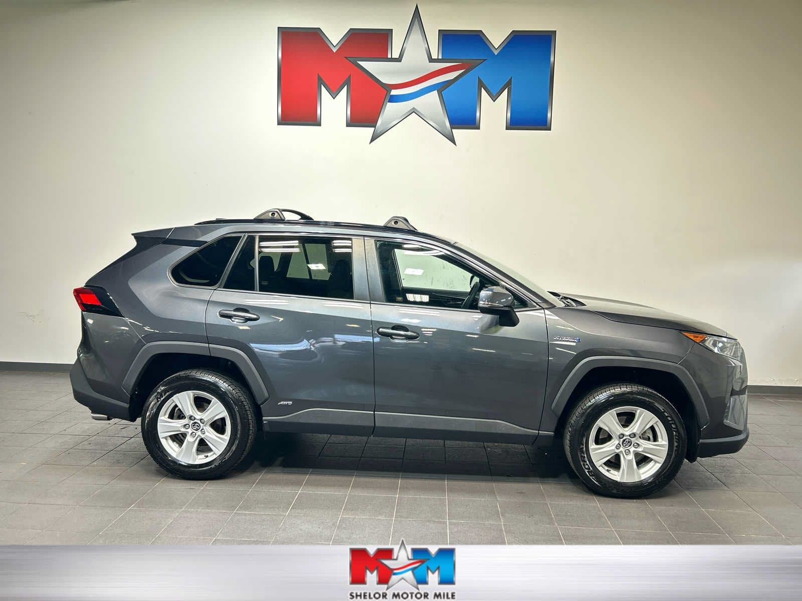 2021 Toyota RAV4 Hybrid XLE — photo 1 of 11
