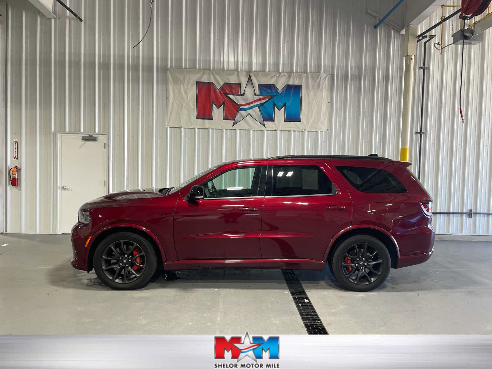 2023 Dodge Durango R/T Plus — photo 1 of 9