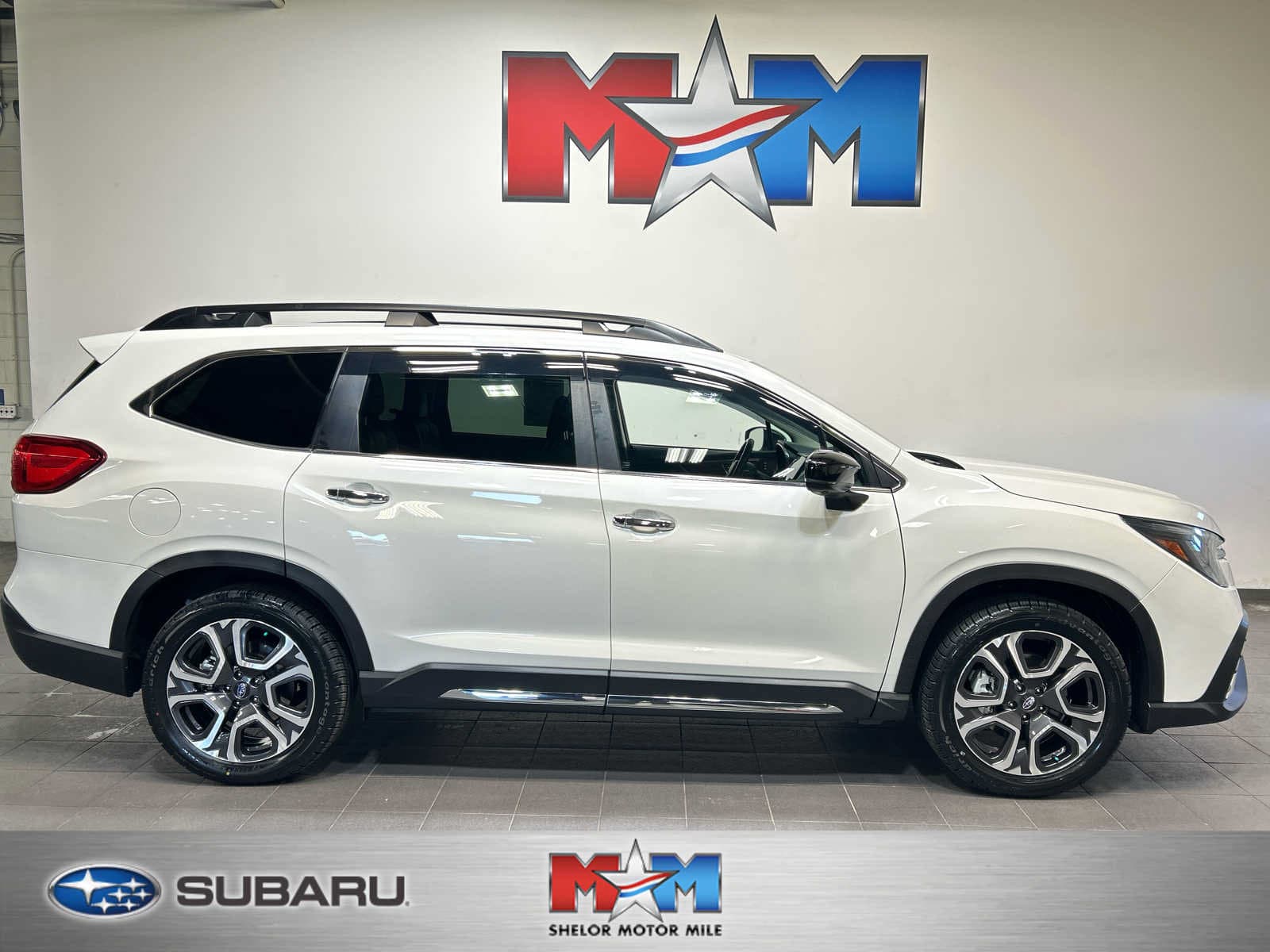 2024 Subaru Ascent Touring — photo 1 of 30