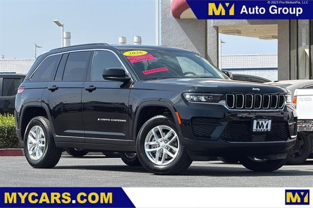 2026 Jeep Grand Cherokee LAREDO 4X2 — photo 1 of 31