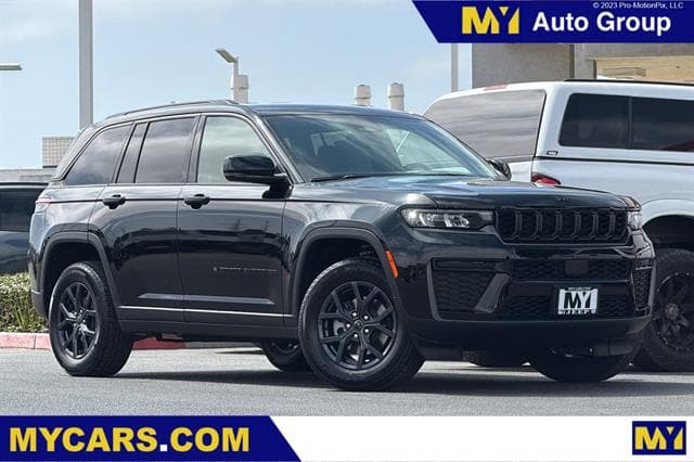 2027 Jeep Grand Cherokee Laredo Altitude — photo 1 of 38