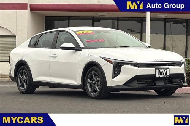 2025 Kia K4 LXS — photo 1 of 37