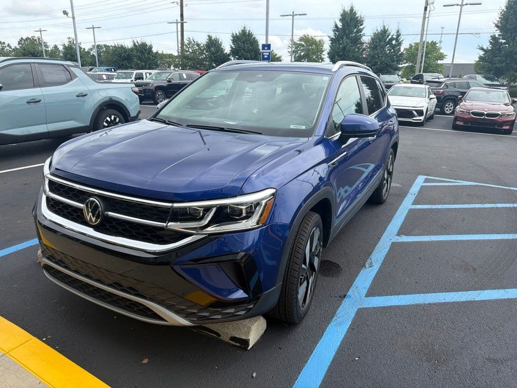 2024 Volkswagen Taos 1.5T SEL — photo 1 of 3