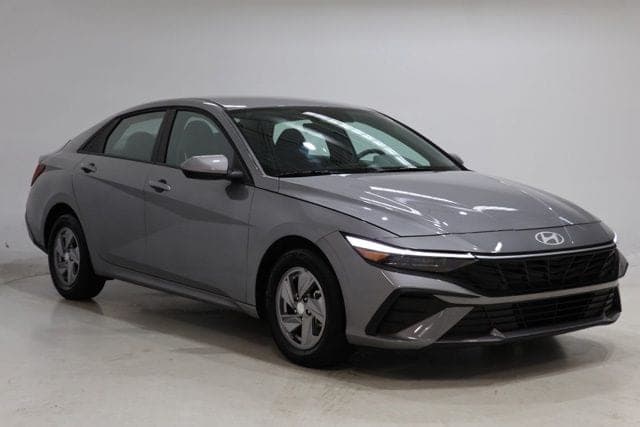 2025 Hyundai Elantra SE — photo 1 of 32