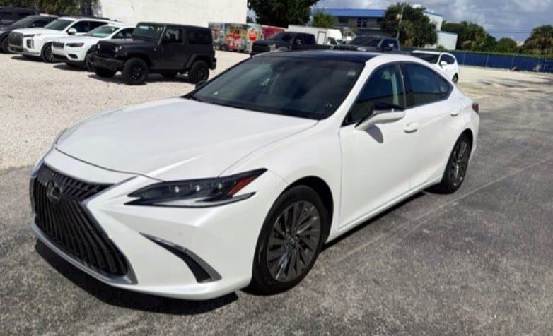 2025 Lexus ES Base — photo 1 of 3