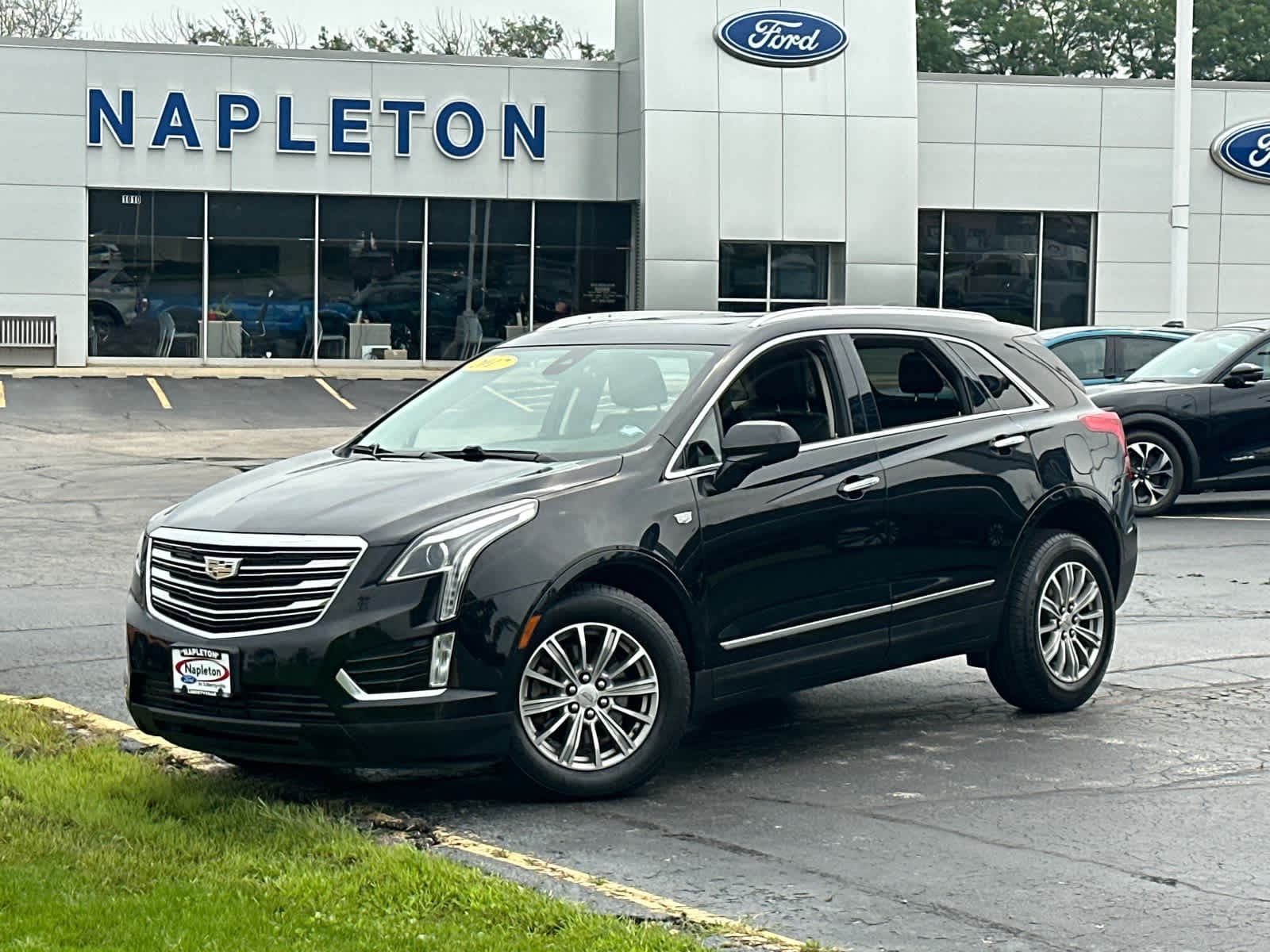 2017 Cadillac XT5 Luxury — photo 1 of 37