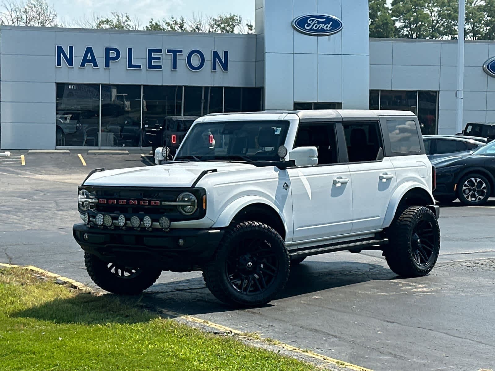 2024 Ford Bronco Outer Banks — photo 1 of 36