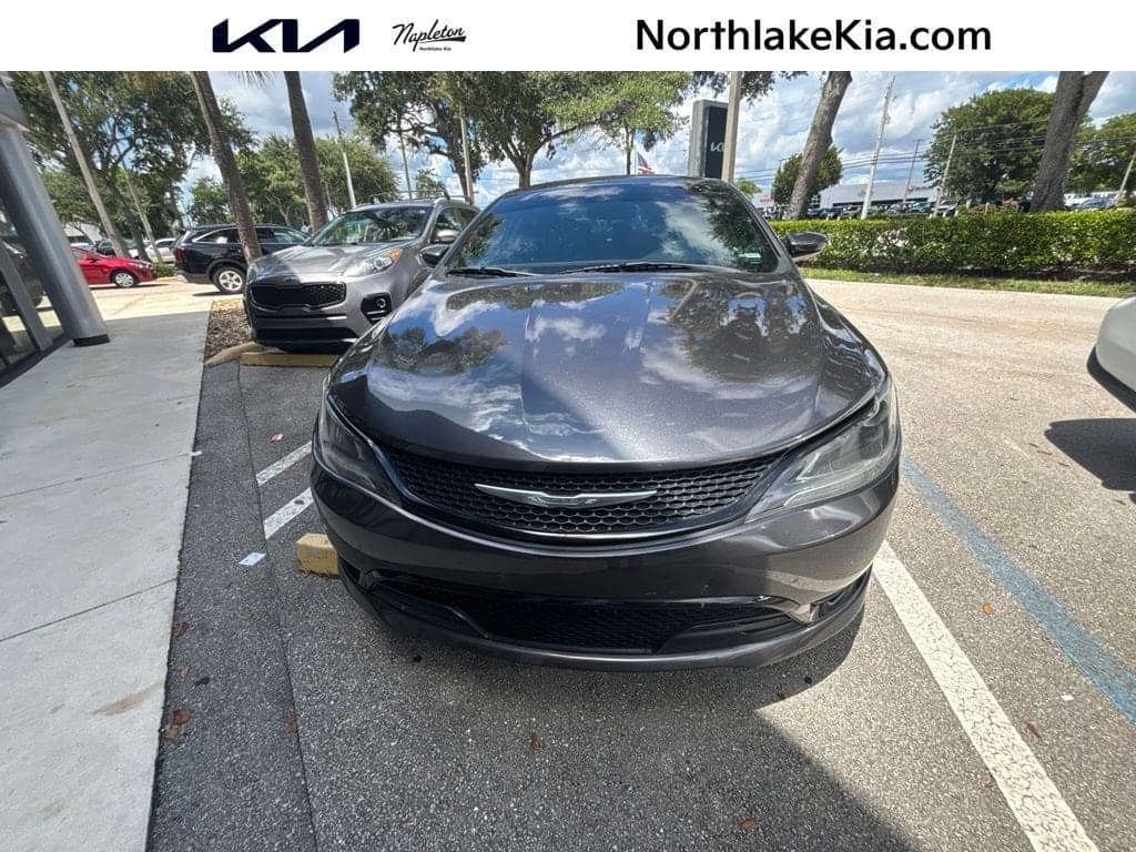 2016 Chrysler 200 S — photo 1 of 5