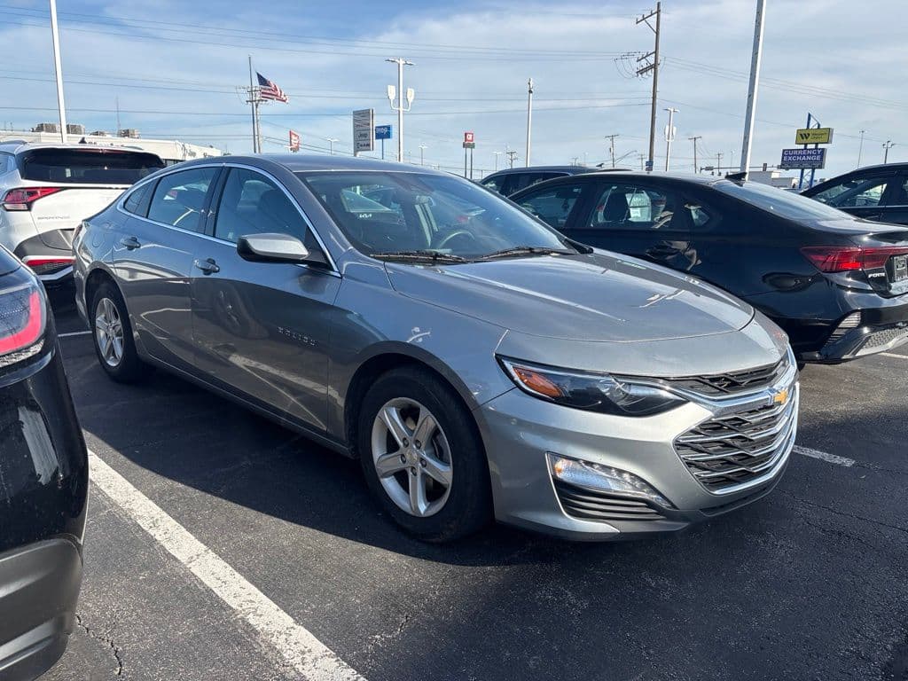 2024 Chevrolet Malibu LT — photo 1 of 3