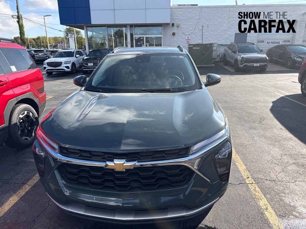 2025 Chevrolet Trax LT — photo 1 of 11