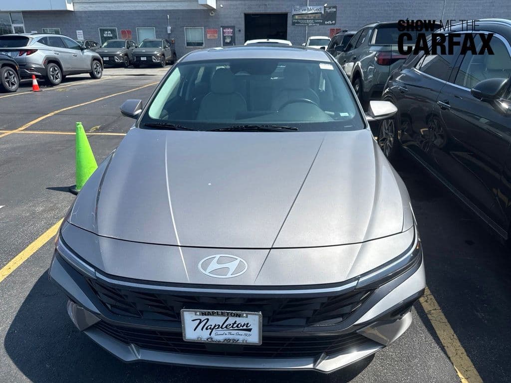2024 Hyundai Elantra Limited — photo 1 of 9
