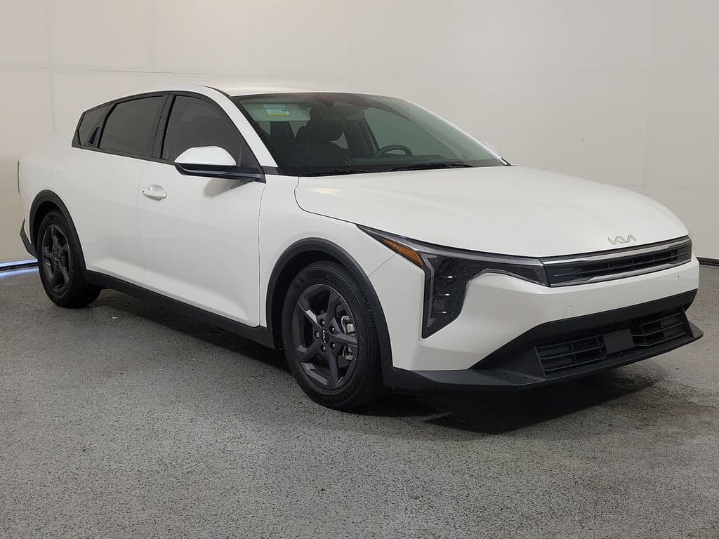 2026 Kia K4 LXS — photo 1 of 25