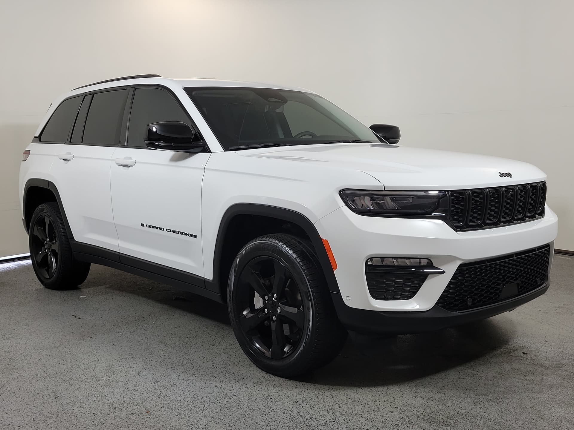 2024 Jeep Grand Cherokee Limited — photo 1 of 25
