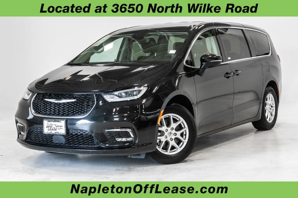 2023 Chrysler Pacifica Touring L — photo 1 of 29