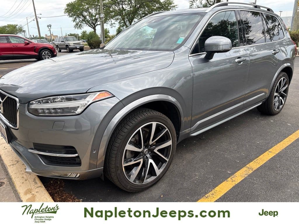 2018 Volvo XC90 Momentum — photo 1 of 5
