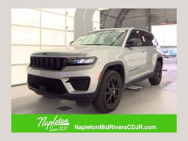 2025 Jeep Grand Cherokee Laredo — photo 1 of 20