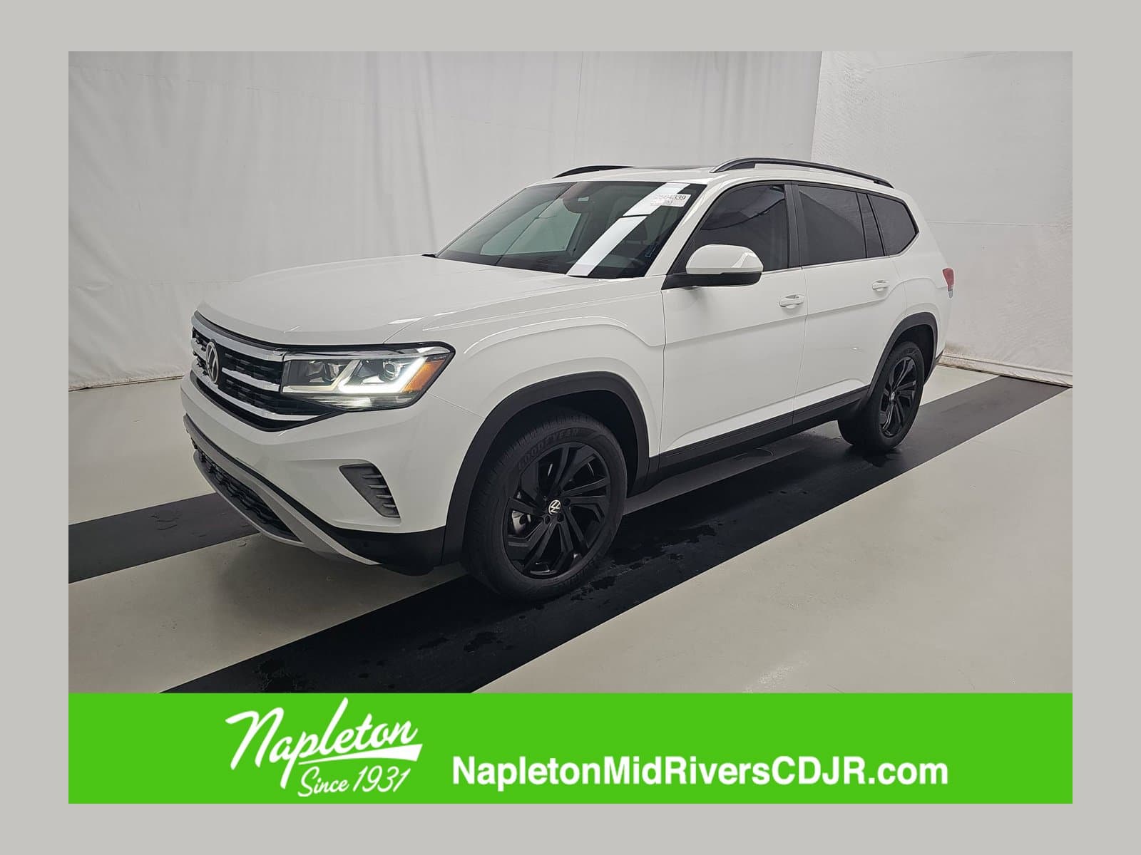 2023 Volkswagen Atlas 3.6L V6 SE w/Technology — photo 1 of 21