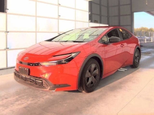 2025 Toyota Prius LE — photo 1 of 10