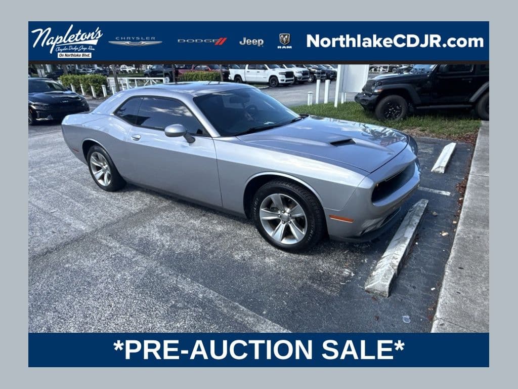 2016 Dodge Challenger SXT — photo 1 of 24