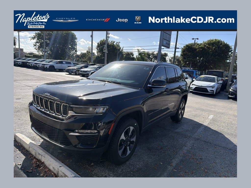 2023 Jeep Grand Cherokee Base — photo 1 of 19