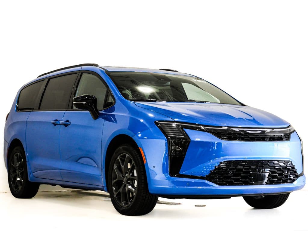 2027 Chrysler Pacifica LIMITED AWD — photo 1 of 44