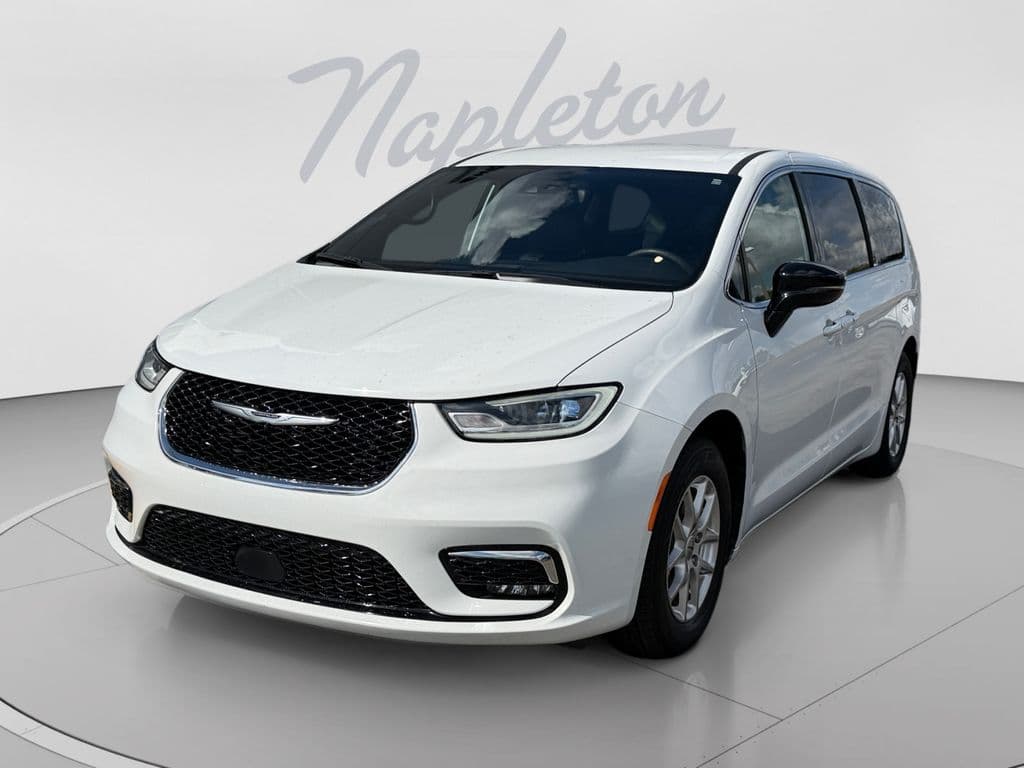 2025 Chrysler Pacifica Select — photo 1 of 35
