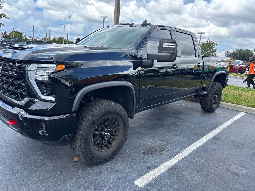 2024 Chevrolet Silverado 2500HD ZR2 — photo 1 of 11
