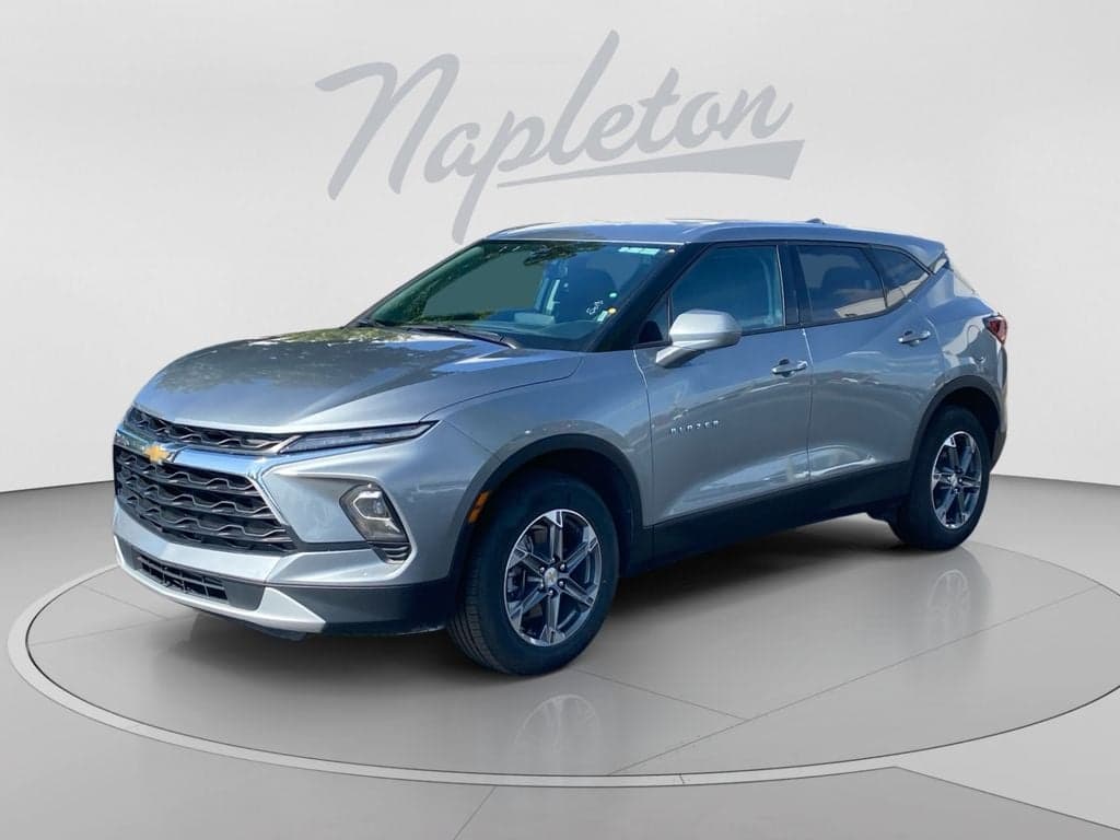 2025 Chevrolet Blazer LT — photo 1 of 33
