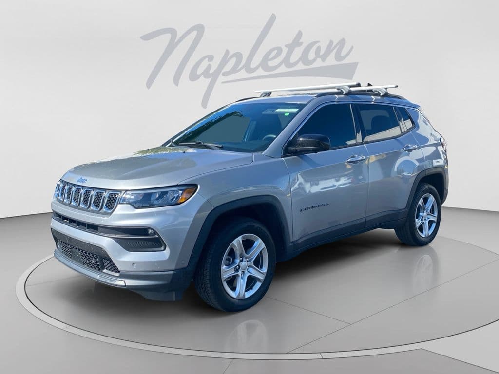 2024 Jeep Compass Latitude — photo 1 of 32