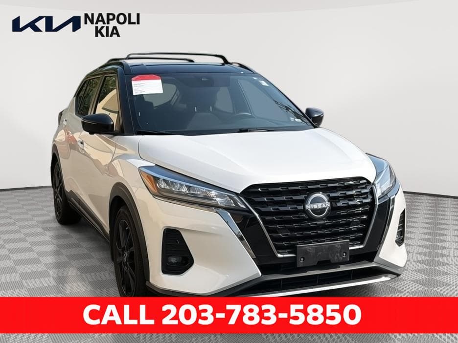 2022 Nissan Kicks SR — photo 1 of 10