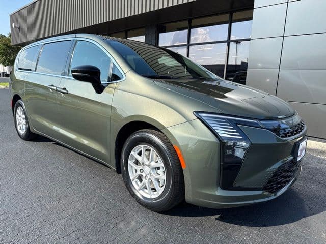 2027 Chrysler Pacifica Select — photo 1 of 38