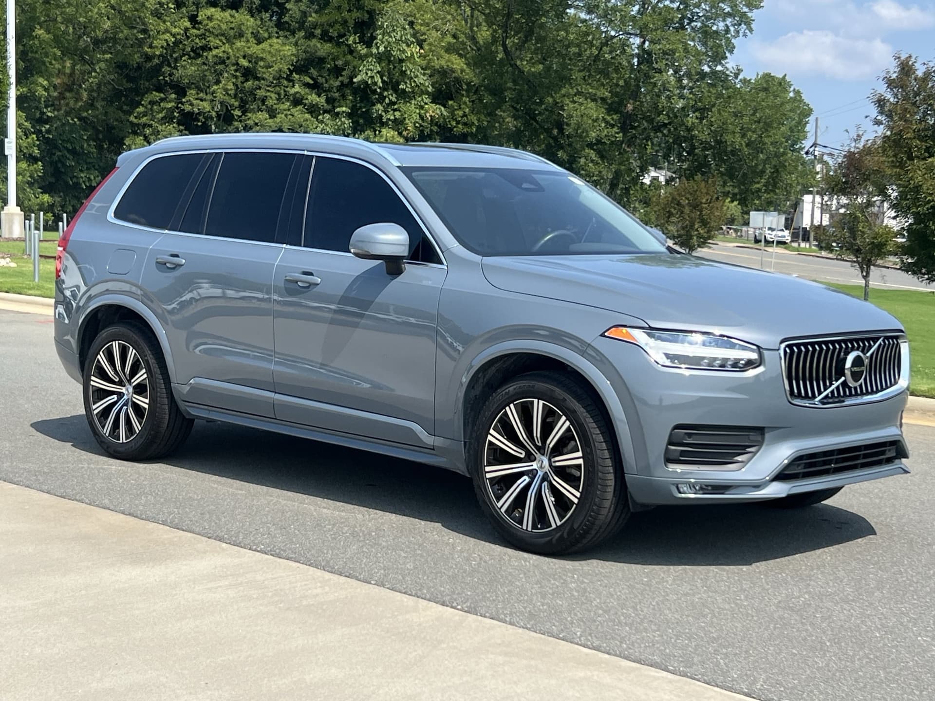 2023 Volvo XC90 Core — photo 1 of 36
