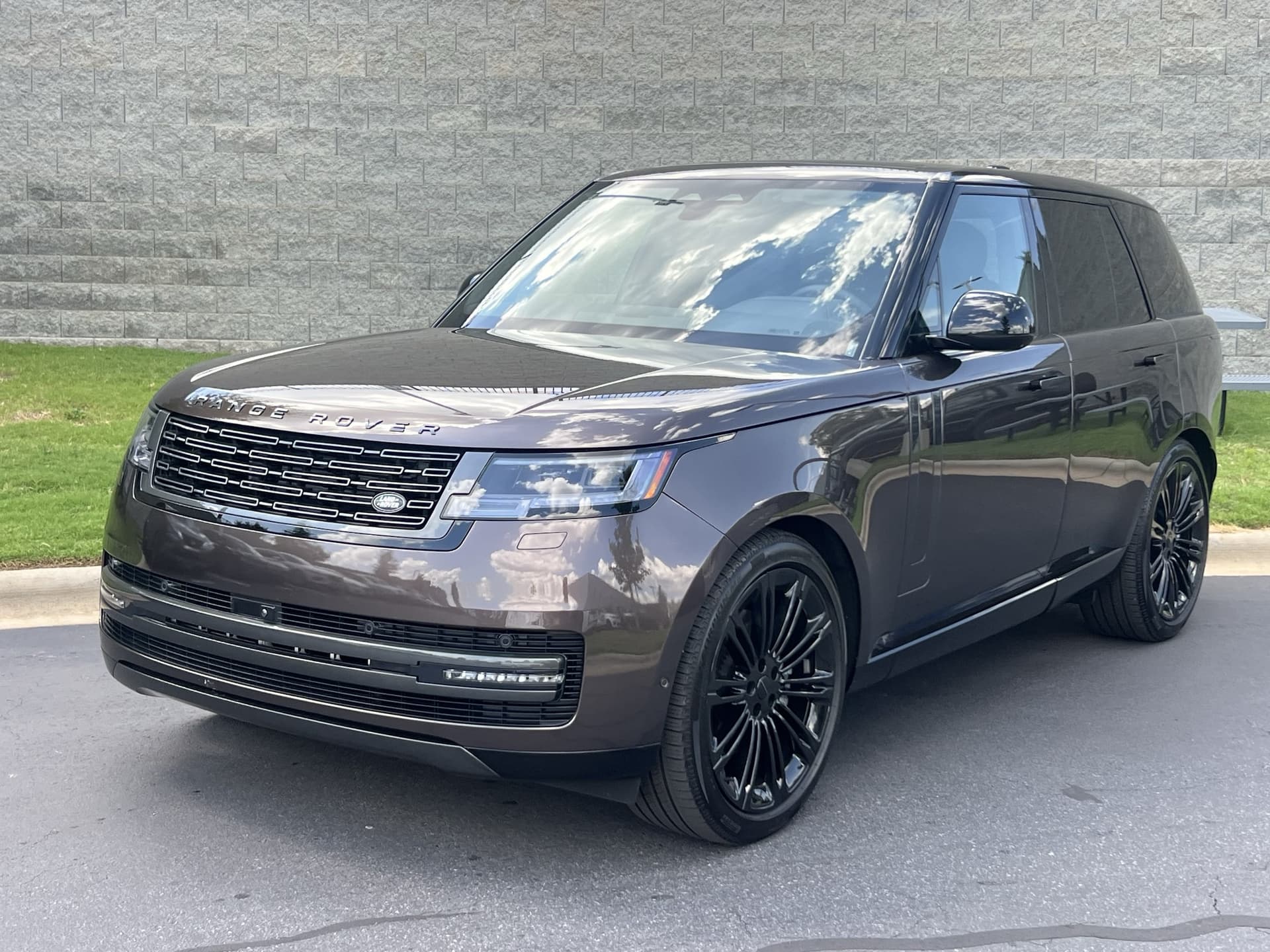 2026 Land Rover Range Rover SE — photo 1 of 39