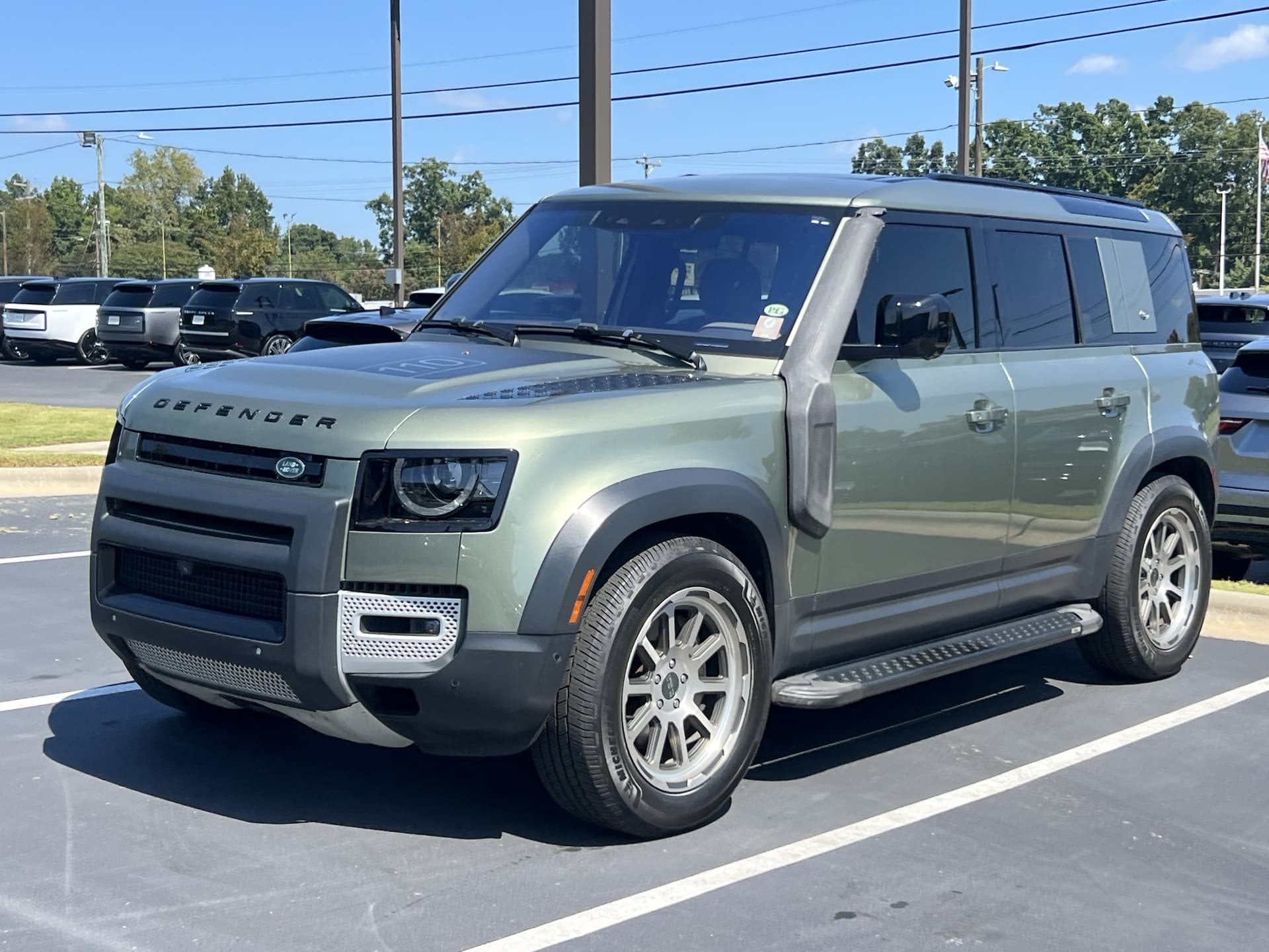 2022 Land Rover Defender SE — photo 1 of 17