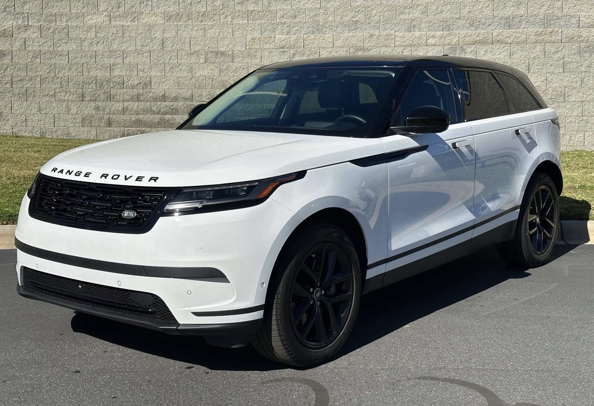 2024 Land Rover Range Rover Velar S — photo 1 of 36
