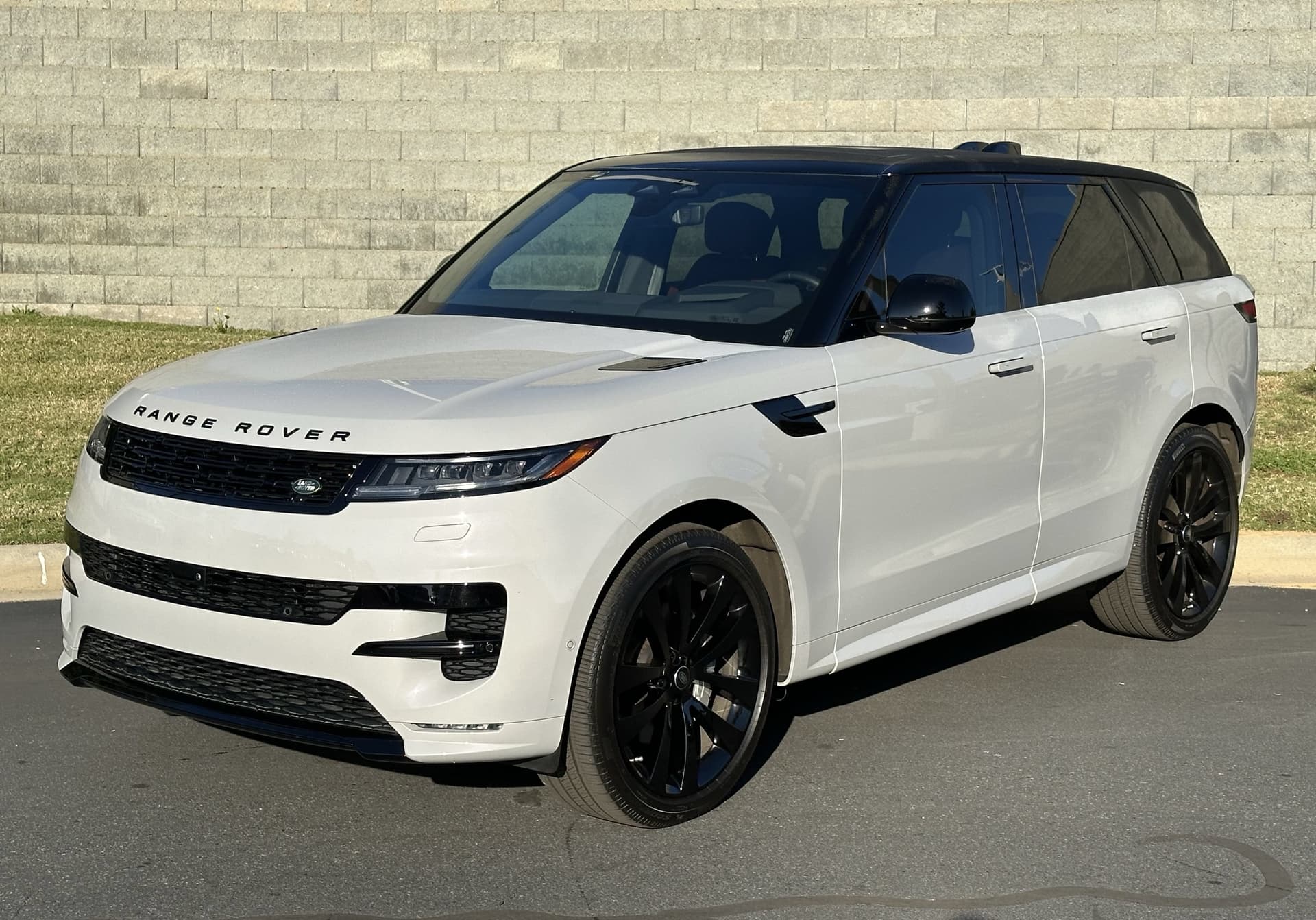 2025 Land Rover Range Rover Sport Dynamic SE — photo 1 of 33