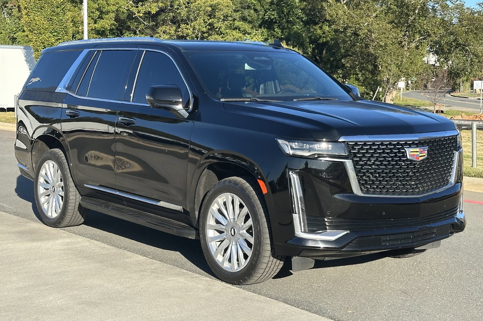 2022 Cadillac Escalade Luxury — photo 1 of 32
