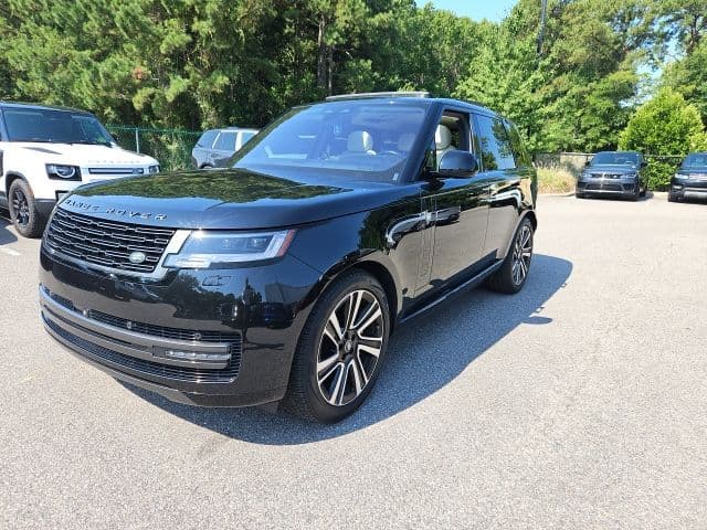 2023 Land Rover Range Rover SE — photo 1 of 3