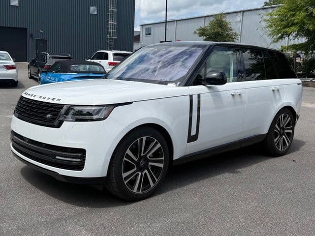 2023 Land Rover Range Rover SE — photo 1 of 29