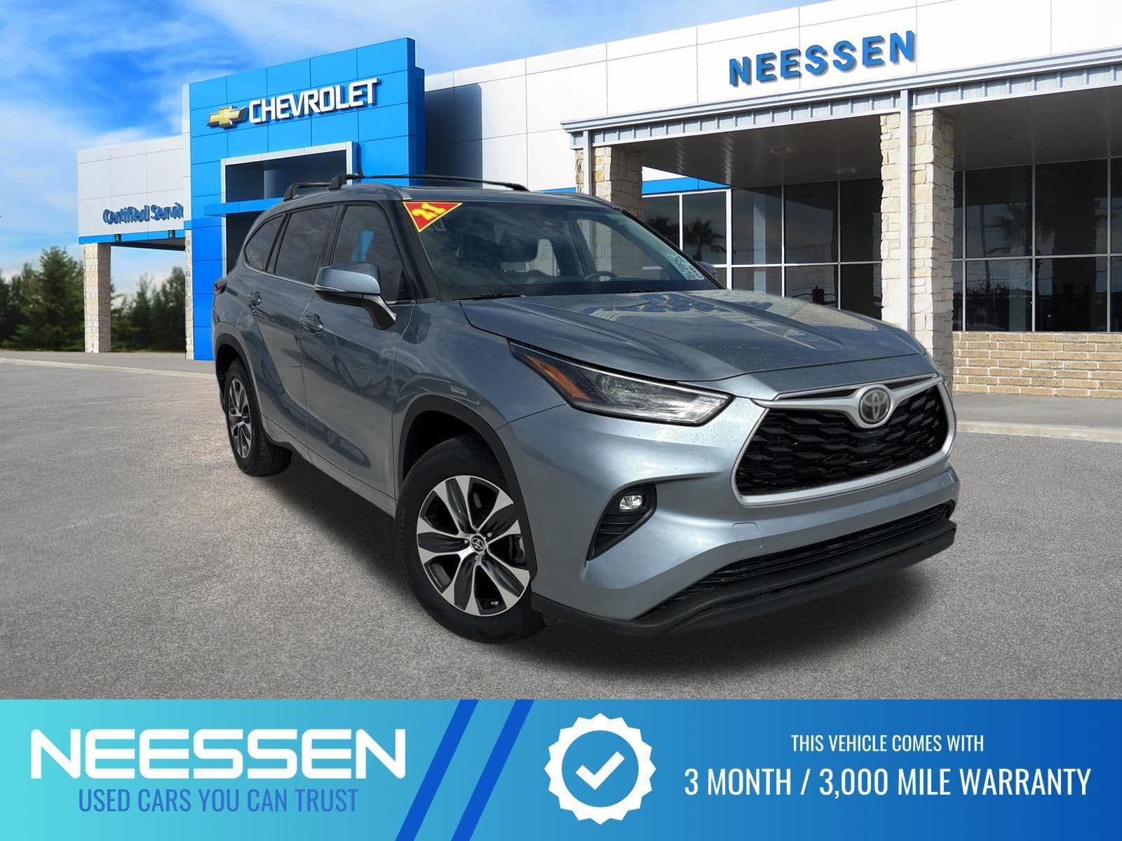 2021 Toyota Highlander XLE — photo 1 of 16