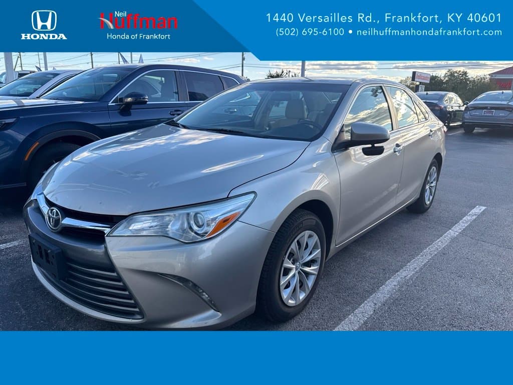 2017 Toyota Camry Base — photo 1 of 18