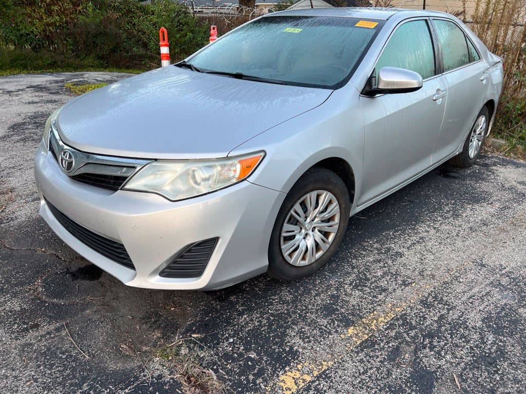 2012 Toyota Camry LE — photo 1 of 10