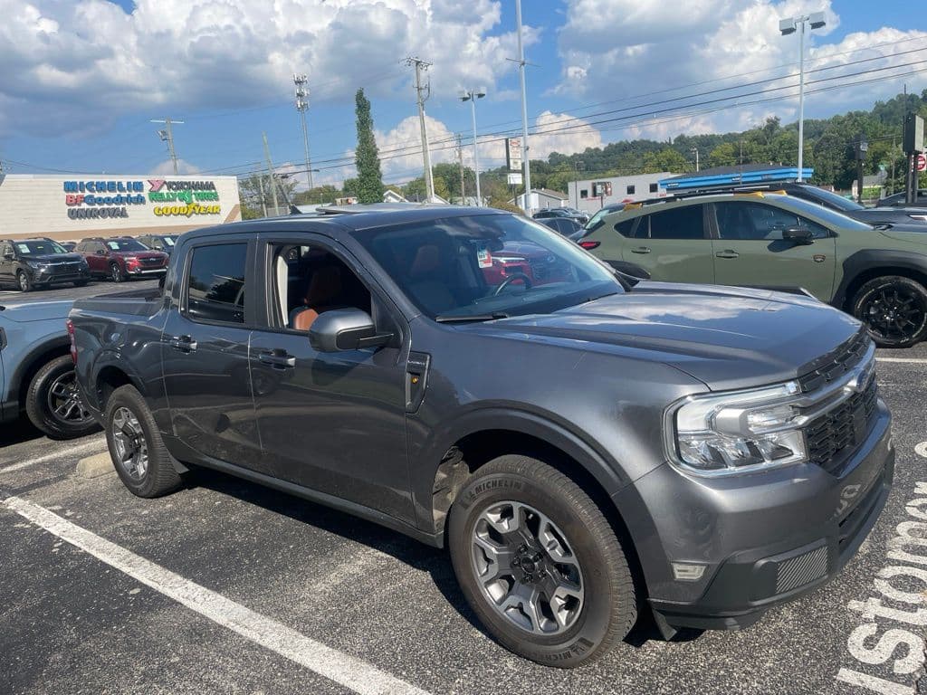 2022 Ford Maverick Lariat — photo 1 of 9