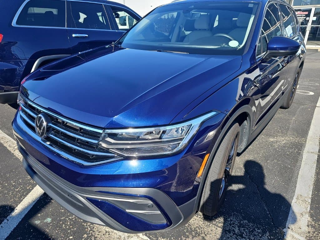 2023 Volkswagen Tiguan Base — photo 1 of 10
