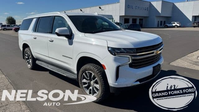 2023 Chevrolet Suburban LT — photo 1 of 13