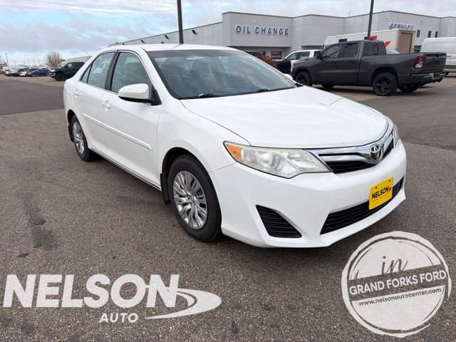2013 Toyota Camry LE — photo 1 of 13