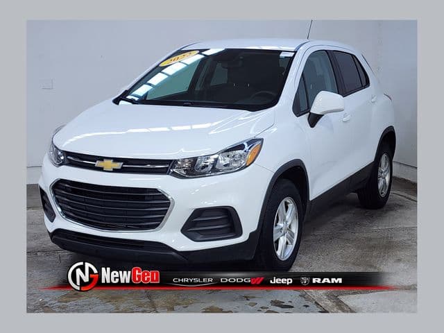 2022 Chevrolet Trax LS — photo 1 of 36