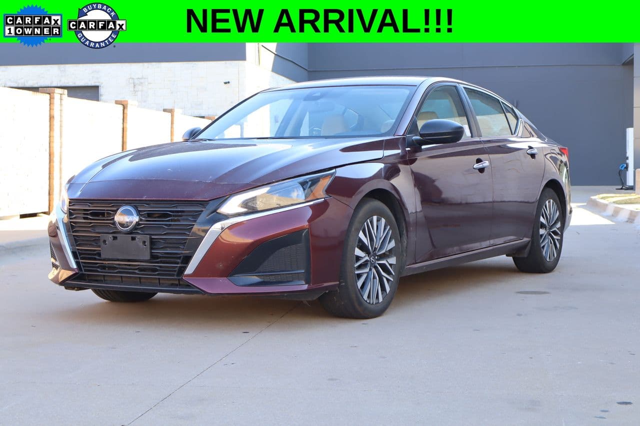 2025 Nissan Altima SV — photo 1 of 28