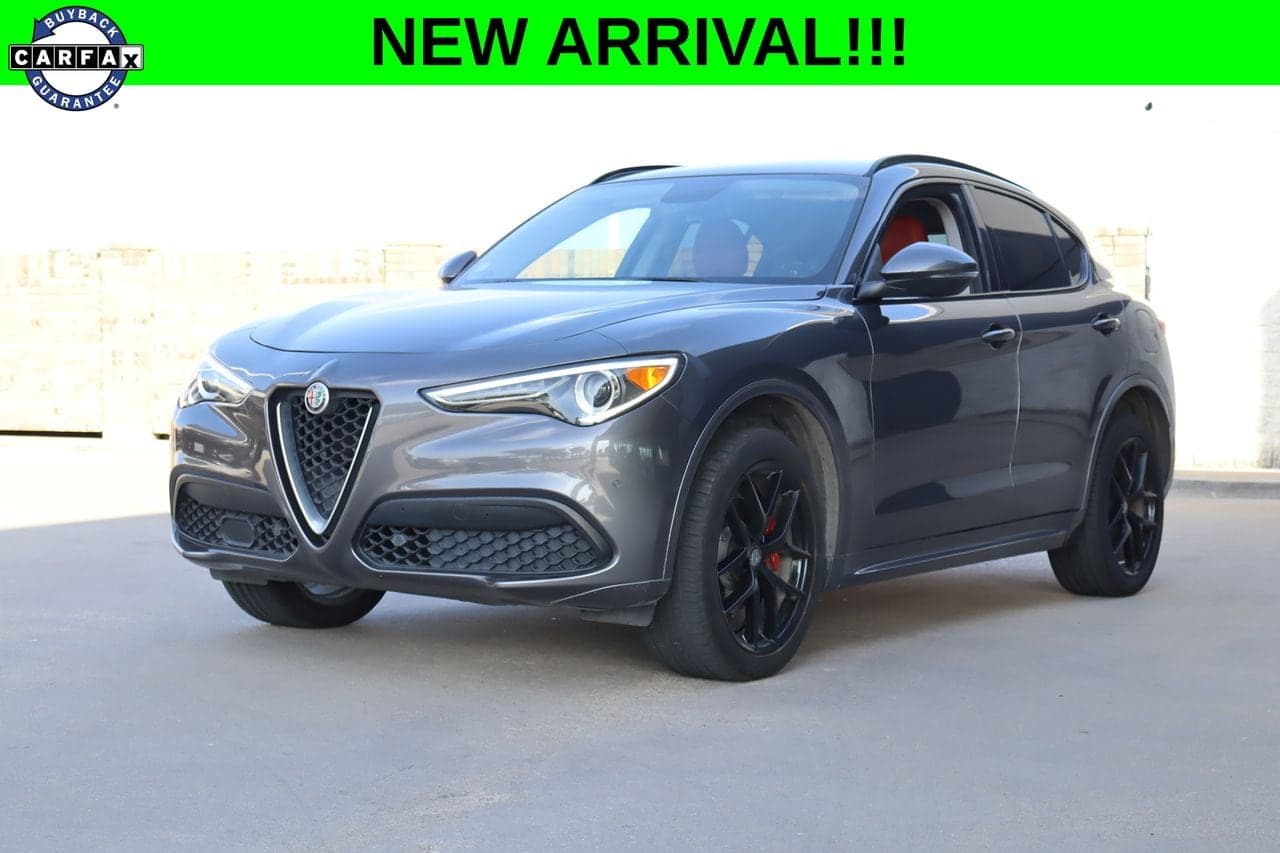 2018 Alfa Romeo Stelvio Base — photo 1 of 28